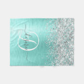 ティール（緑がかった色）ブラッシュメタル銀グリッターモノグラム名 フリースブランケット (正面(横))