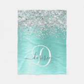 ティール（緑がかった色）ブラッシュメタル銀グリッターモノグラム名 フリースブランケット (正面)