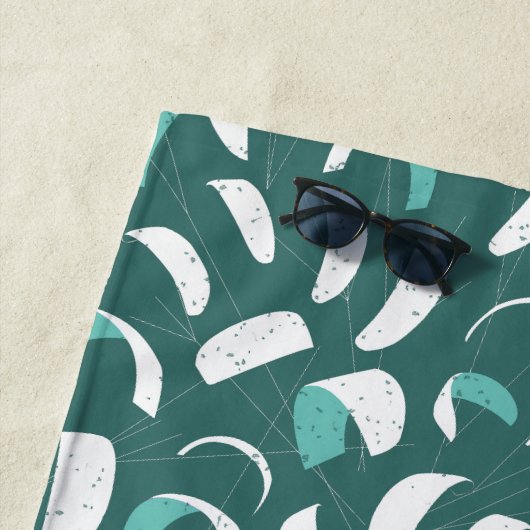 ティール（緑がかった色）ブルーカイトサーフィンエクストリームウォータースポーツ ビーチタオル (インサイチュ)