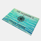 ティール（緑がかった色）ブルーグラデーションシーモノグラムの ドアマット (アングル)