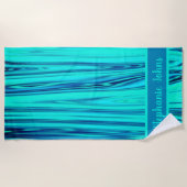 ティール（緑がかった色）ブルーグリーン海波抽象芸術モノグラム名 ビーチタオル (正面)