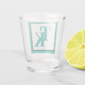 ティール（緑がかった色）ブルースタイリッシュグリッターグラムモノグラムイニシャル ショットグラス (裏面)