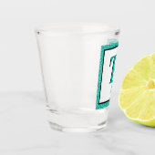 ティール（緑がかった色）ブルースタイリッシュグリッターグラムモノグラムイニシャル ショットグラス (左)