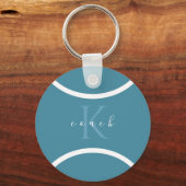 ティール(緑がかった色)ブルーテニスボール&イニシャルコーチモノグラムのー キーホルダー (正面)