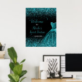 ティール(緑がかった色)ブルードレスフェイクグリッタースウィート16ウェルカム ポスター (ホームオフィス)