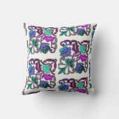 ティール(緑がかった色)ブルーパープルホワイトヴィンテージレース花 クッション (裏面)