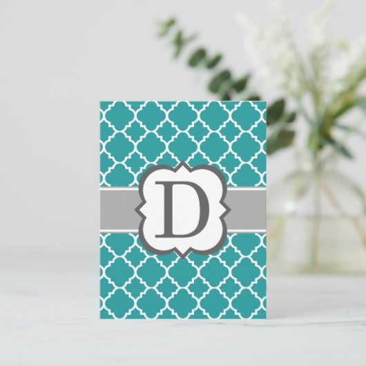 ティール(緑がかった色)ブルーモノグラムレターDクローバー ポストカード (スタンド正面)