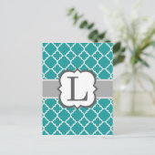 ティール(緑がかった色)ブルーモノグラムレターLクローバー ポストカード (スタンド正面)