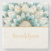 ティール（緑がかった色）ブルー金ゴールドフローラマンダラパーソナライズされた ストーンコースター (正面)