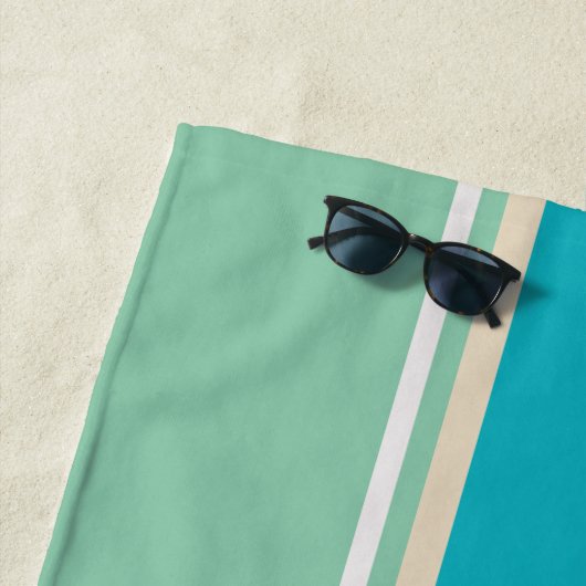 ティール(緑がかった色)ブルー、グリーン、ターコイズストライプT ビーチタオル (インサイチュ)
