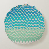 ティール（緑がかった色）ブルー、ターコイズ、グリーンジガグ ラウンドクッション (裏面)
