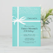 ティール（緑がかった色）ブルー&ホワイトギフト誕生日パーティーの招待状 招待状 (スタンド正面)
