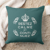 ティール（緑がかった色）ホワイトエンブレムフランスのKeep Calm and Carry On クッション (ブランケット)