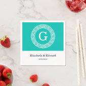 ティール（緑がかった色）ホワイトギリシャ鍵ラウンドフレームイニシャルモノグラム スタンダードカクテルナプキン (インサイチュ)