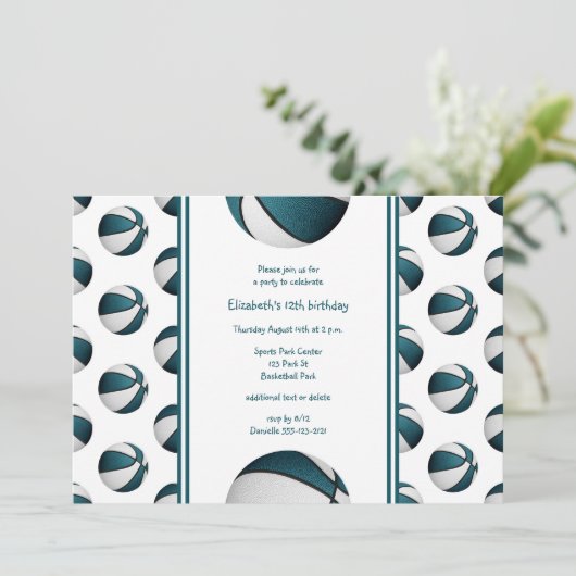 ティール(緑がかった色)ホワイトバスケットボールスポーツ誕生日チームパーティー 招待状 (スタンド正面)