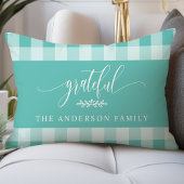 ティール（緑がかった色）&ホワイトバッファローチェック感謝パーソナライズされた ランバークッション