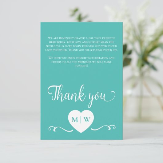 ティール（緑がかった色）ホワイト結婚のハートイニシャルありがとう サンキューカード (スタンド正面)