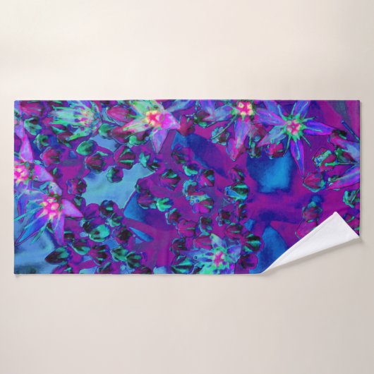 ティール（緑がかった色）、マゼンタ、青の多肉性セダムの花 バスタオル (バスタオル)