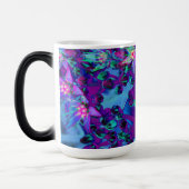 ティール（緑がかった色）、マゼンタ、青の多肉性セダムの花 モーフィングマグカップ (左)