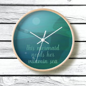 ティール(緑がかった色)マーメイドシルエット海波カスタム引用文 ラウンド壁時計