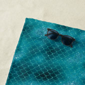 ティール（緑がかった色）マーメイドスパークル ビーチタオル (インサイチュ)