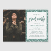 ティール（緑がかった色）モダングリーンスクリプト写真卒業パーティー マグネット招待状 (正面)