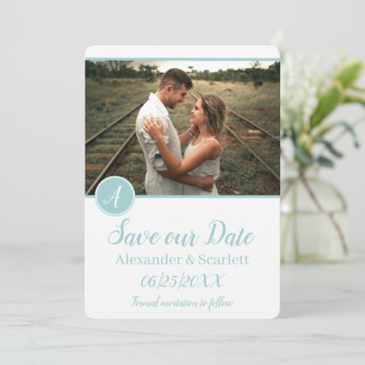 ティール(緑がかった色)モノグラム写真保存日付 案内状 (スタンド正面)