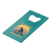 ティール（緑がかった色）ローンボウルズプレイタイム、ボトルオープナー クレジットカード栓抜き (正面アングル)