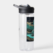 ティール（緑がかった色）ヴィンテージRVカンパーインザマウンテンズレトロ ウォーターボトル (右面)