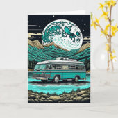 ティール(緑がかった色)ヴィンテージRVカンパーインザマウンテンズレトロ カード (黄色い花)