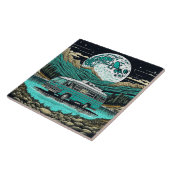 ティール(緑がかった色)ヴィンテージRVカンパーインザマウンテンズレトロ タイル (側面)