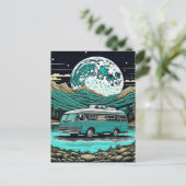 ティール（緑がかった色）ヴィンテージRVカンパーインザマウンテンズレトロ ポストカード (スタンド正面)