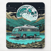 ティール(緑がかった色)ヴィンテージRVカンパーインザマウンテンズレトロ マウスパッド (正面)