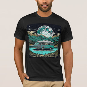 ティール(緑がかった色)ヴィンテージRVカンパーインザマウンテンズレトロ Tシャツ