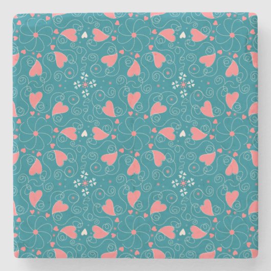 ティール（緑がかった色）上で渦巻くピンクのハート。手書き ストーンコースター (正面)