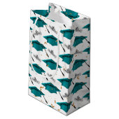 ティール（緑がかった色）卒業式キャップ（卒業証書） スモールペーパーバッグ (裏面アングル)