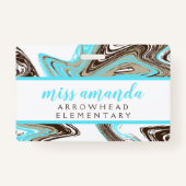 ティール(緑がかった色)及びチョコレートストローク浴室ホールパス バッジ (裏面)