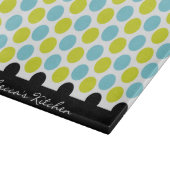 ティール(緑がかった色)及びパーソナライズなライムグリーンの水玉模様 カッティングボード (角)