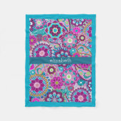 ティール（緑がかった色）及びピンクの花の模様カスタムベビー名 フリースブランケット (正面)