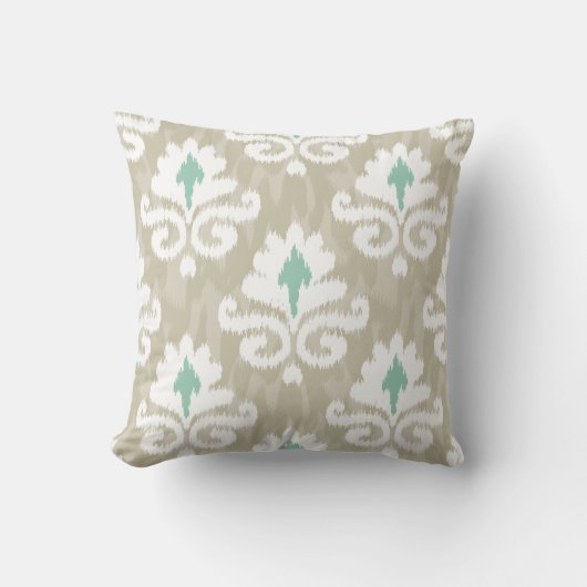 ティール（緑がかった色）及び暗灰色のイカットのターコイズの民族のBohoのプリント クッション (正面)