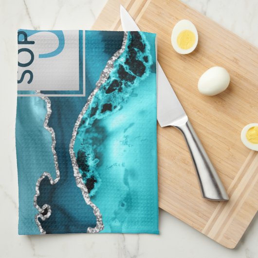ティール(緑がかった色)及び銀フェイクグリッター大理石アゲートモノグラム キッチンタオル (四つ折り)
