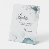 ティール（緑がかった色）水彩画結婚像レディースバスルーム 台座サイン (正面)