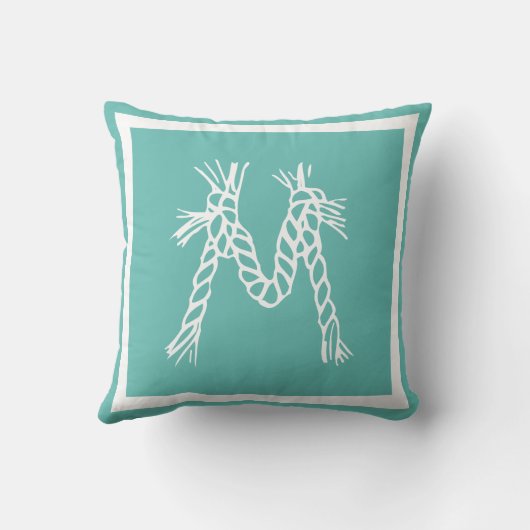 ティール(緑がかった色)沿岸ビーチ綱モノグラム クッション (裏面)