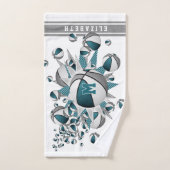 ティール(緑がかった色)灰色のバスケットは女の子を星モノグラムのにする ハンドタオル (ハンドタオル)