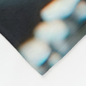 「ティール（緑がかった色）結晶バラ落雨滴」 フリースブランケット (角)