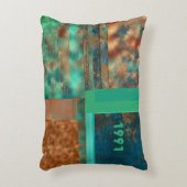 ティール（緑がかった色）茶色フェイク銅パティーナ産業カスタム アクセントクッション (正面(垂直))