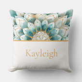 ティール（緑がかった色）金ゴールドフローラパーソナライズされた クッション (正面)
