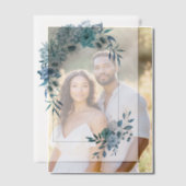 ティール（緑がかった色）青い花と葉の結婚アーチ ベラム紙招待状 (オフセット (カップル))