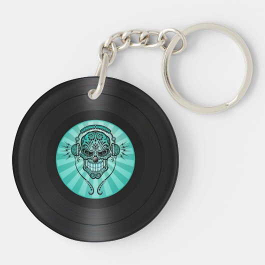 ティール（緑がかった色）青いDjはレコードのグラフィックのスカルを砂糖で甘くします キーホルダー (裏面)