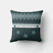 ティール(緑がかった色)青パターン(の模様が)ある クッション (裏面)